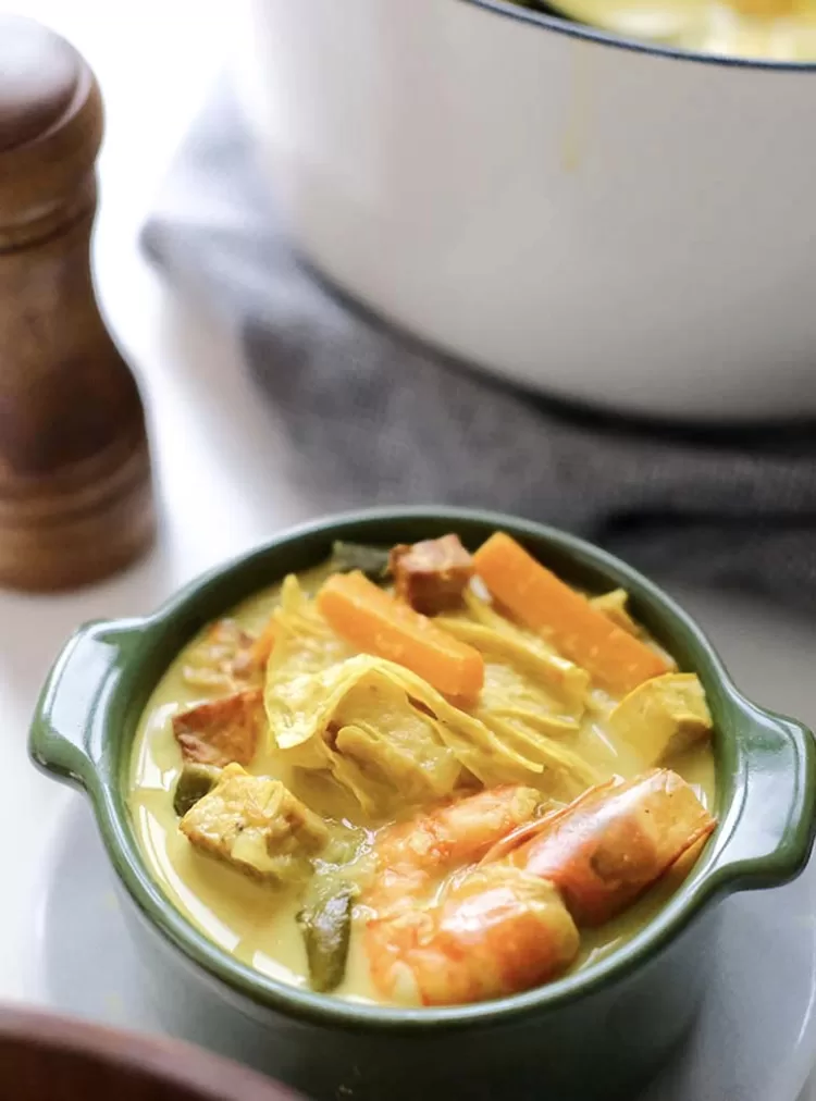 Indonesian turmeric curry / sayur lodeh