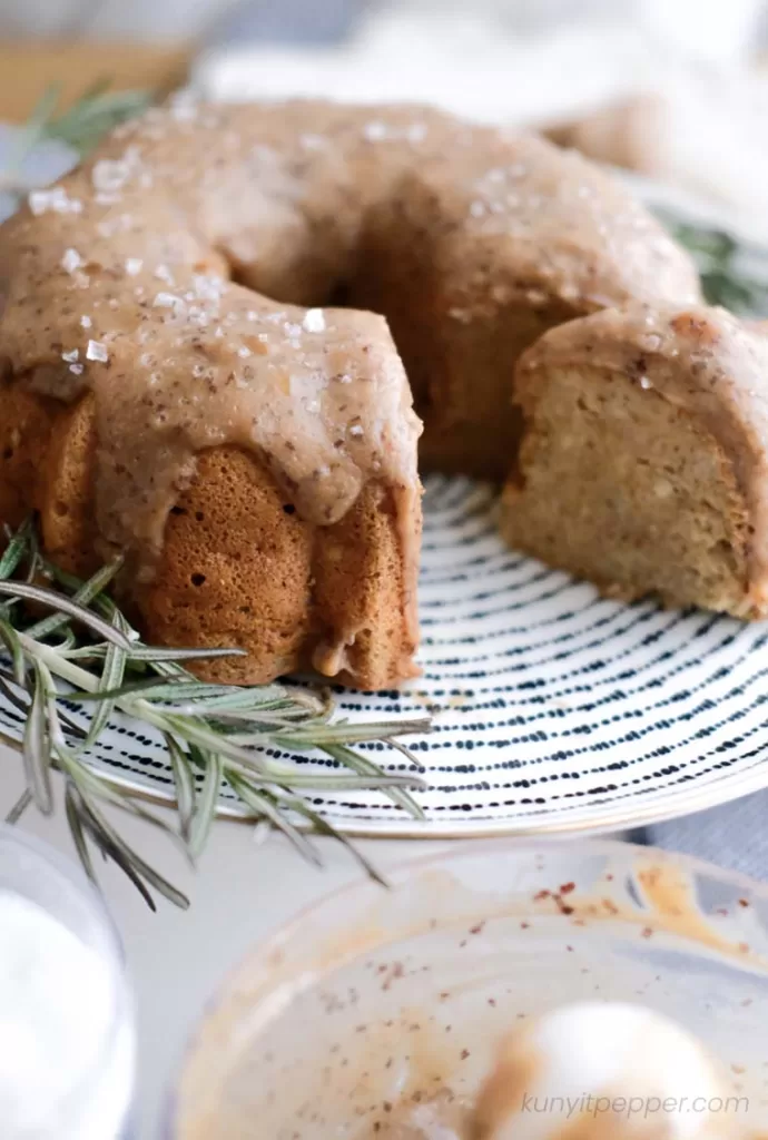 Healthy Gingerbread Bundt Cake