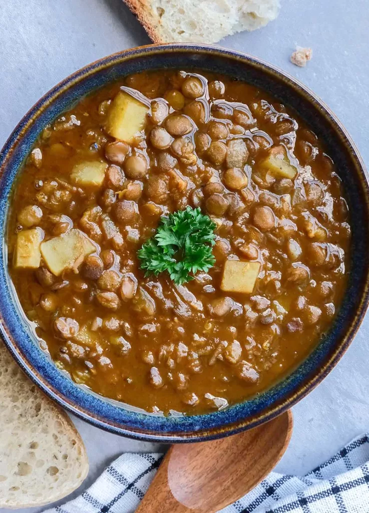 Persian lentil soup with bread