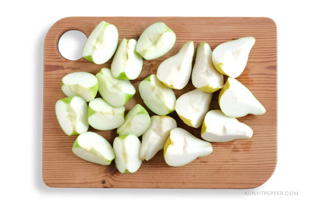 Cut green apples and pears