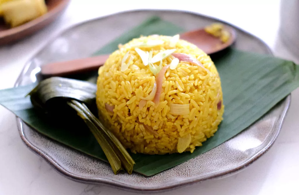 Aromatic Indonesian Turmeric Rice with Coconut Milk