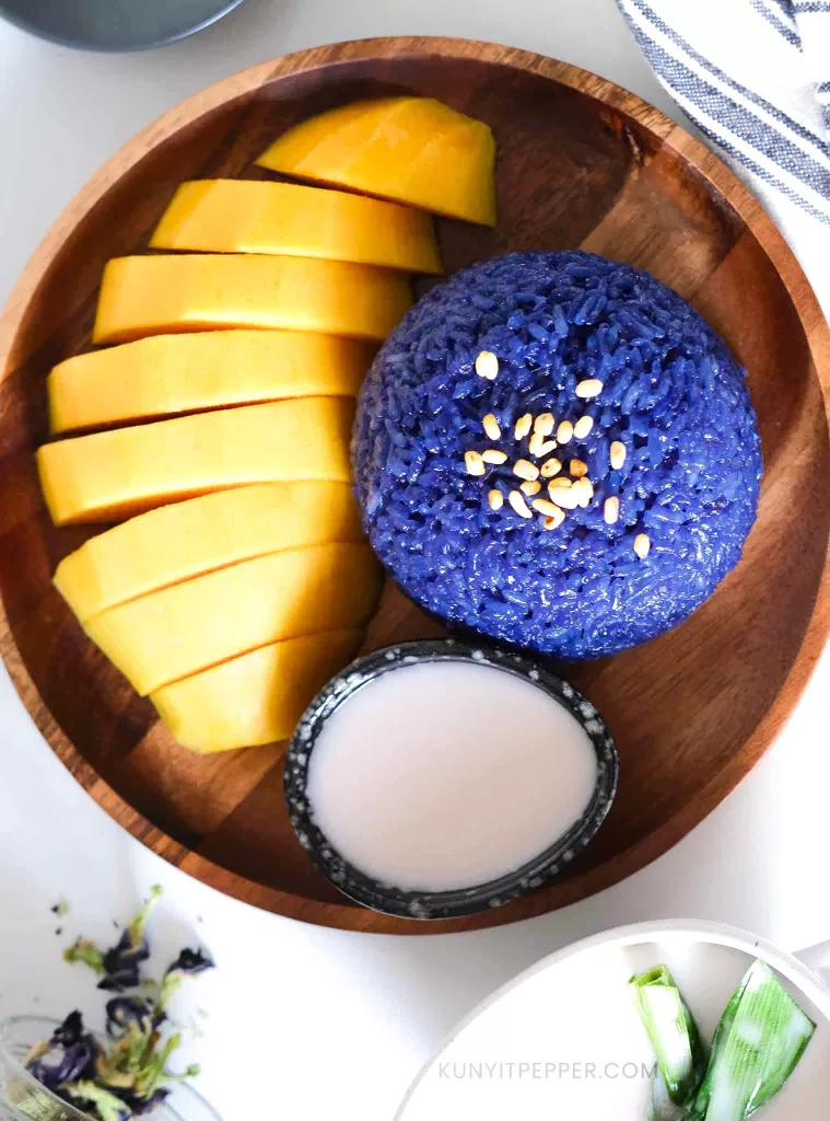 Authentic Butterfly Pea Mango Sticky Rice_Top view.